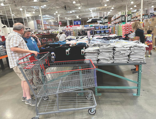 Retail sales decrease 0.9 percent last month